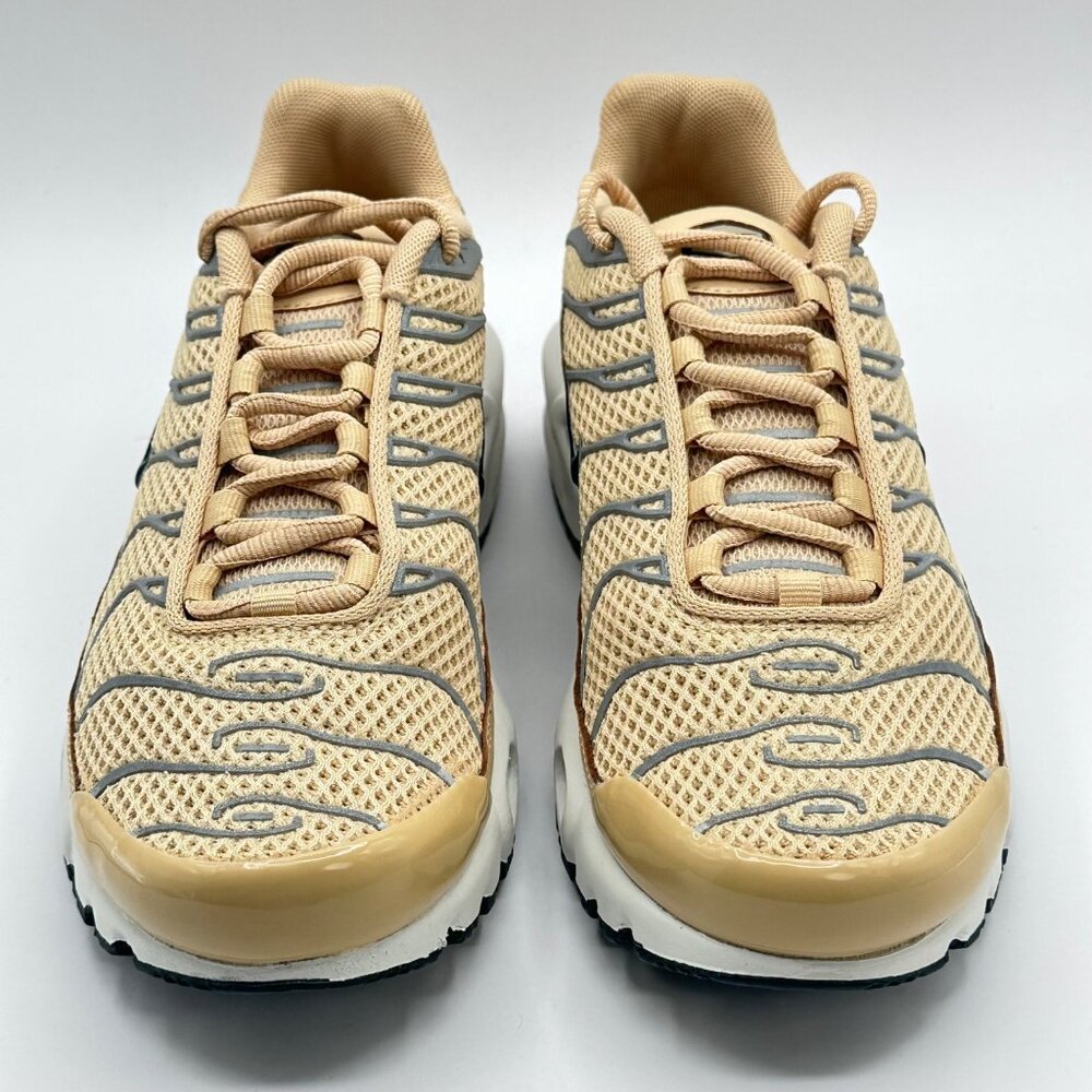 Women's Nike Air Max Plus TN  Sesame Silver Black Tuned Air FV8480-200 Size 6 - Picture 3 of 12